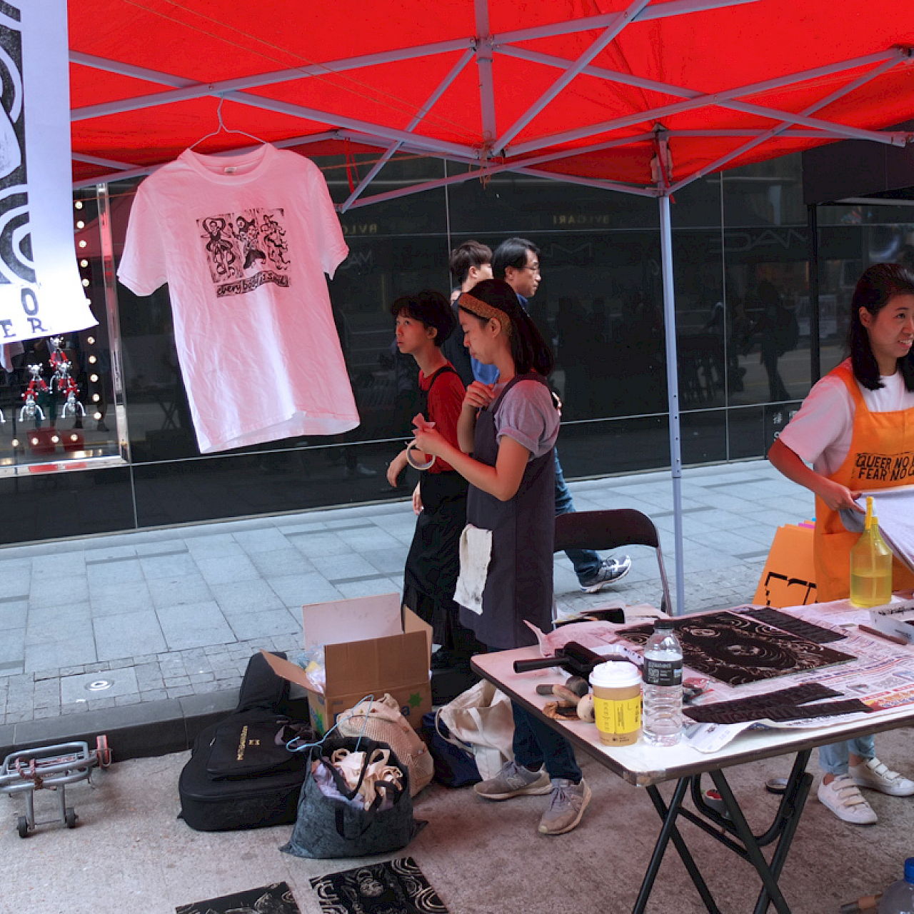 Migrant Pride block printing的圍裙